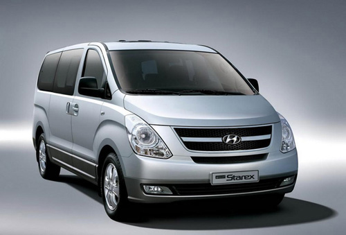 Xe Hyundai Grand Starex chở tiền